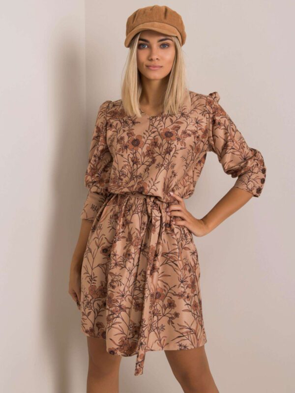 Светлокафява Рокля Alissia - Елегантен Комфорт - Image 2