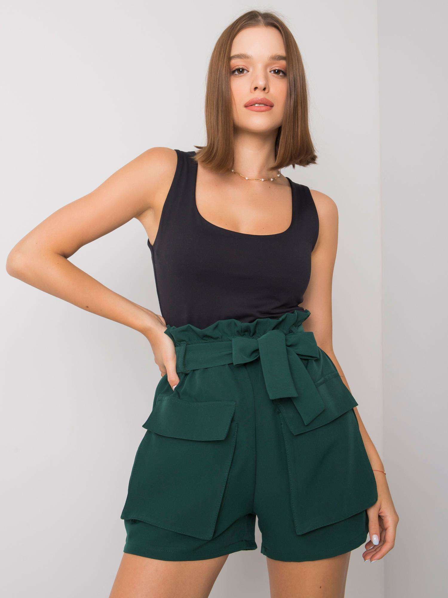 Тъмнозелени шорти с джобове Destinee - ITALY MODA