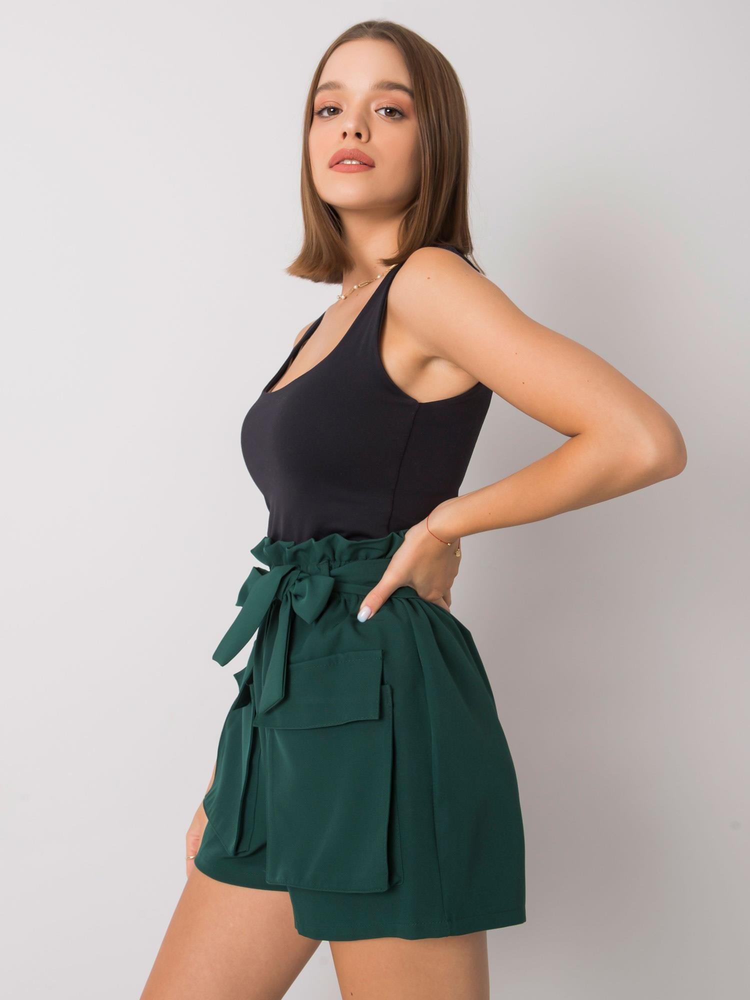 Тъмнозелени шорти с джобове Destinee - ITALY MODA - Image 3