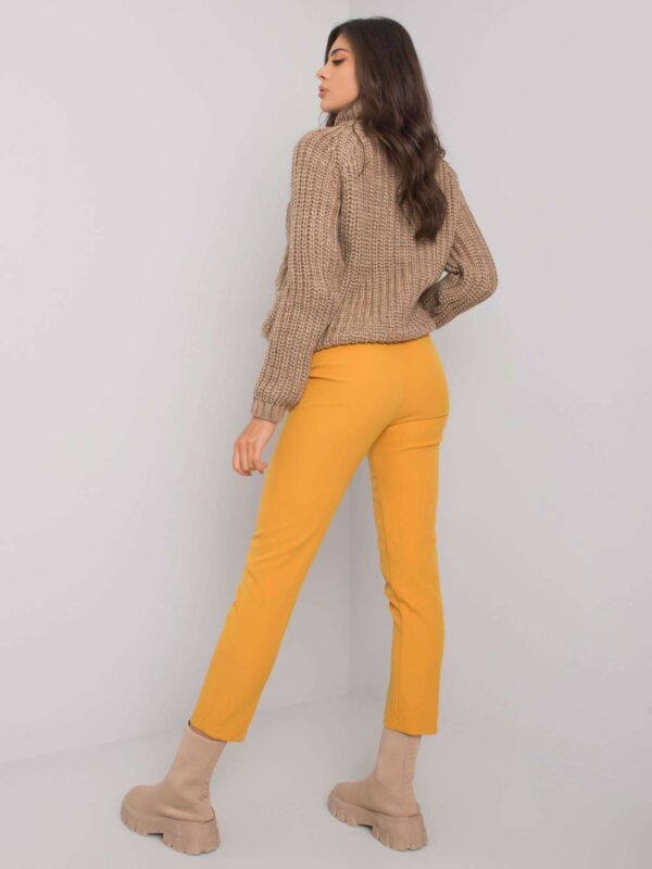 Елегантни горчица панталони Beverley - SHOP SMILE - Image 3