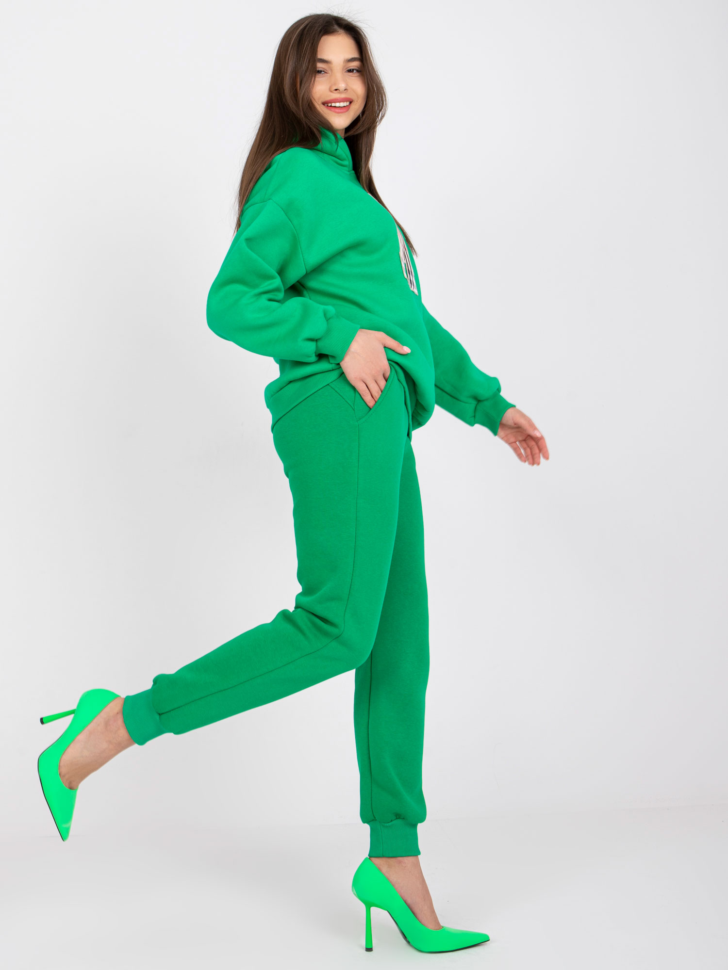 Зелен суитшърт с качулка и нашивка Felicja - Ex Moda - Image 2