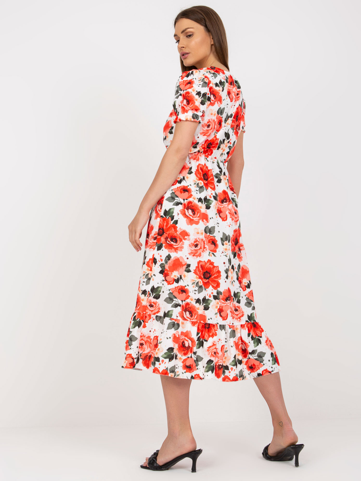 Бяла Рокля с Цветя и Цепка Italy Moda - Image 4