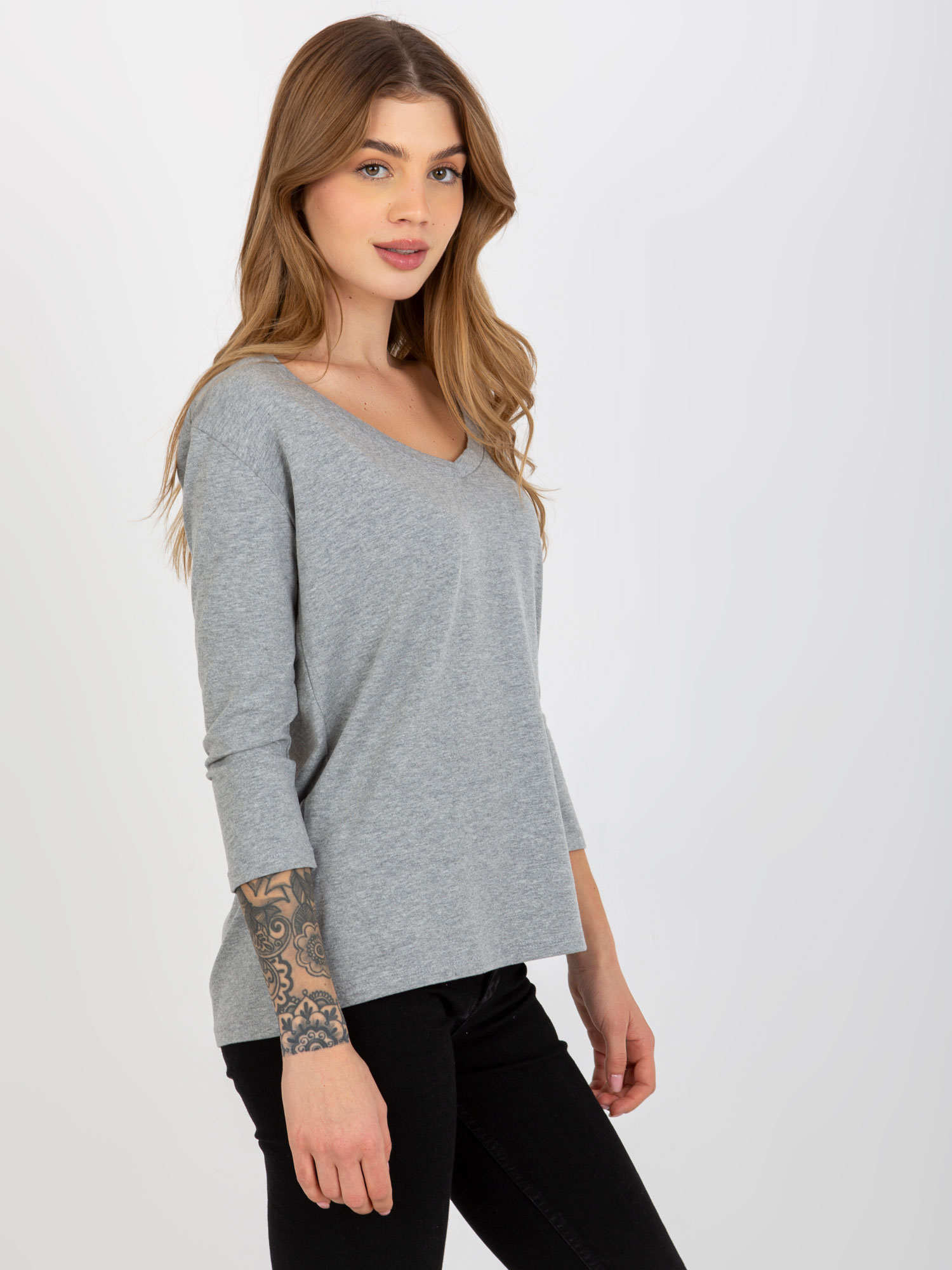 Сива Блуза с V-образно Деколте - Ex Moda - Image 3