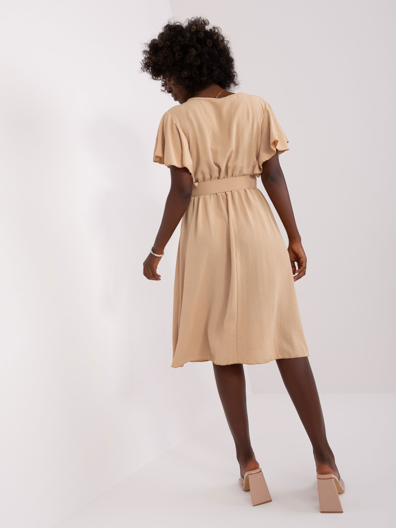 Бежова Разкроена Рокля с Колан - ITALY MODA - Image 4