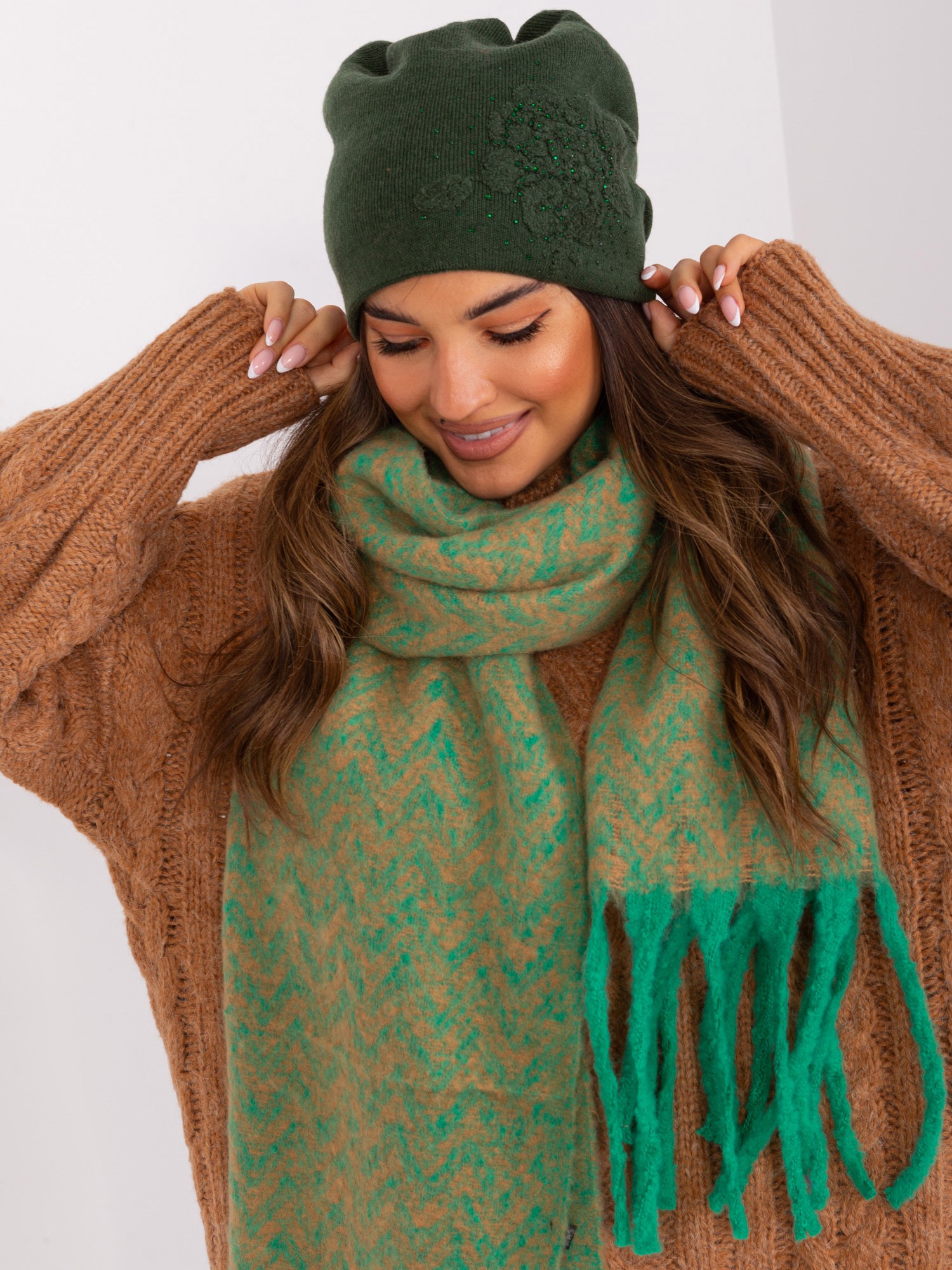 Дамска Шапка Каки с Кристали Wool Fashion - Image 4