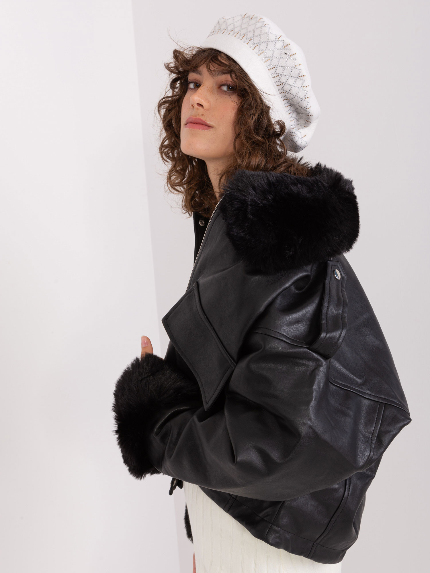 Елегантен екрю кашмирен барет - Wool Fashion Italia