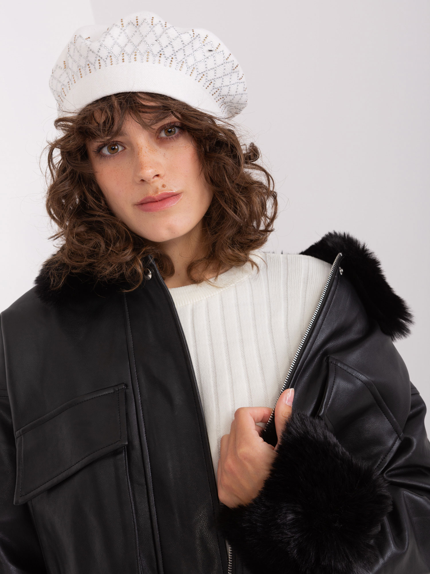 Елегантен екрю кашмирен барет - Wool Fashion Italia - Image 4