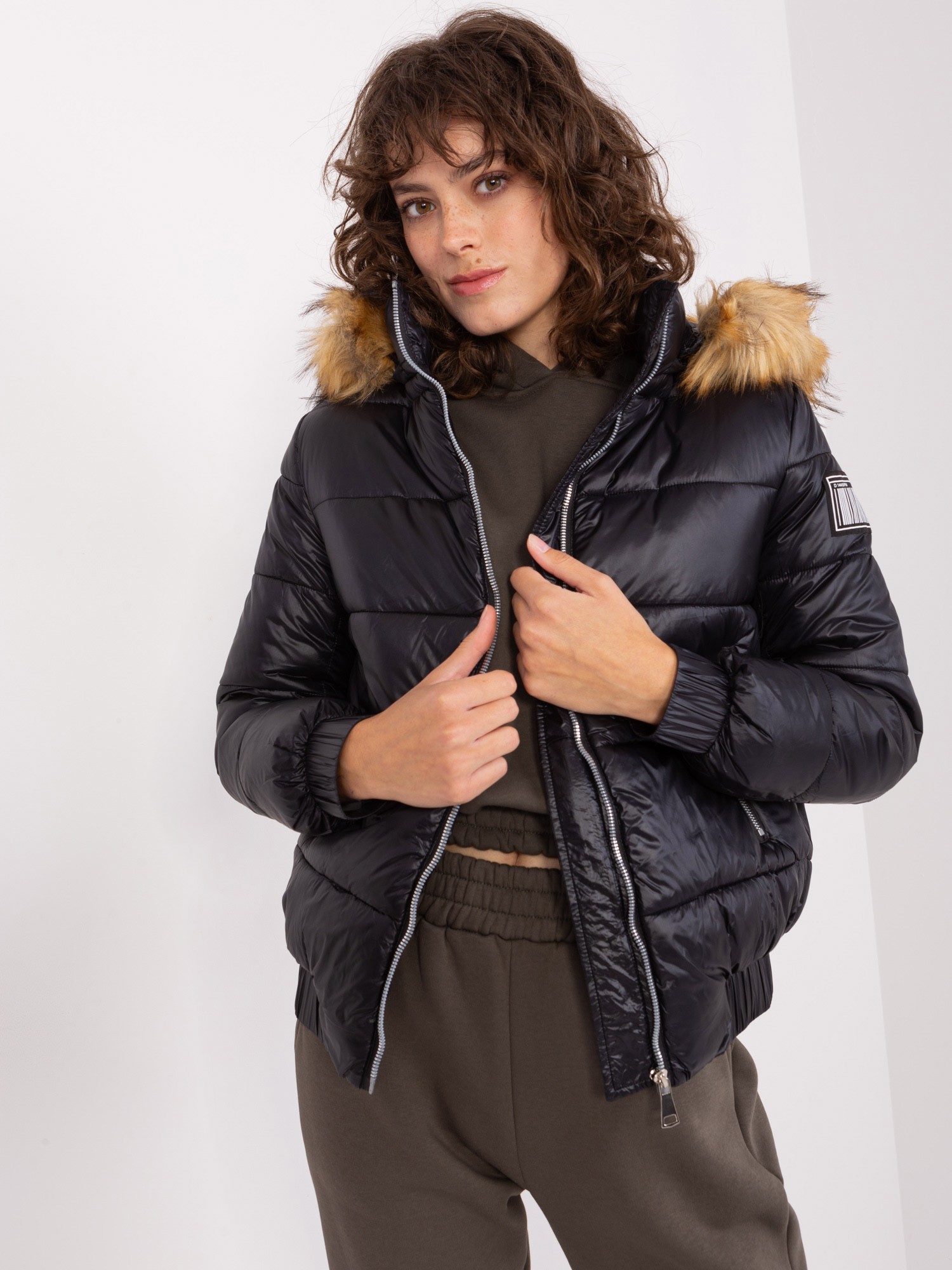 Черно дамско зимно яке с нашивка Trendy.ING - Image 5