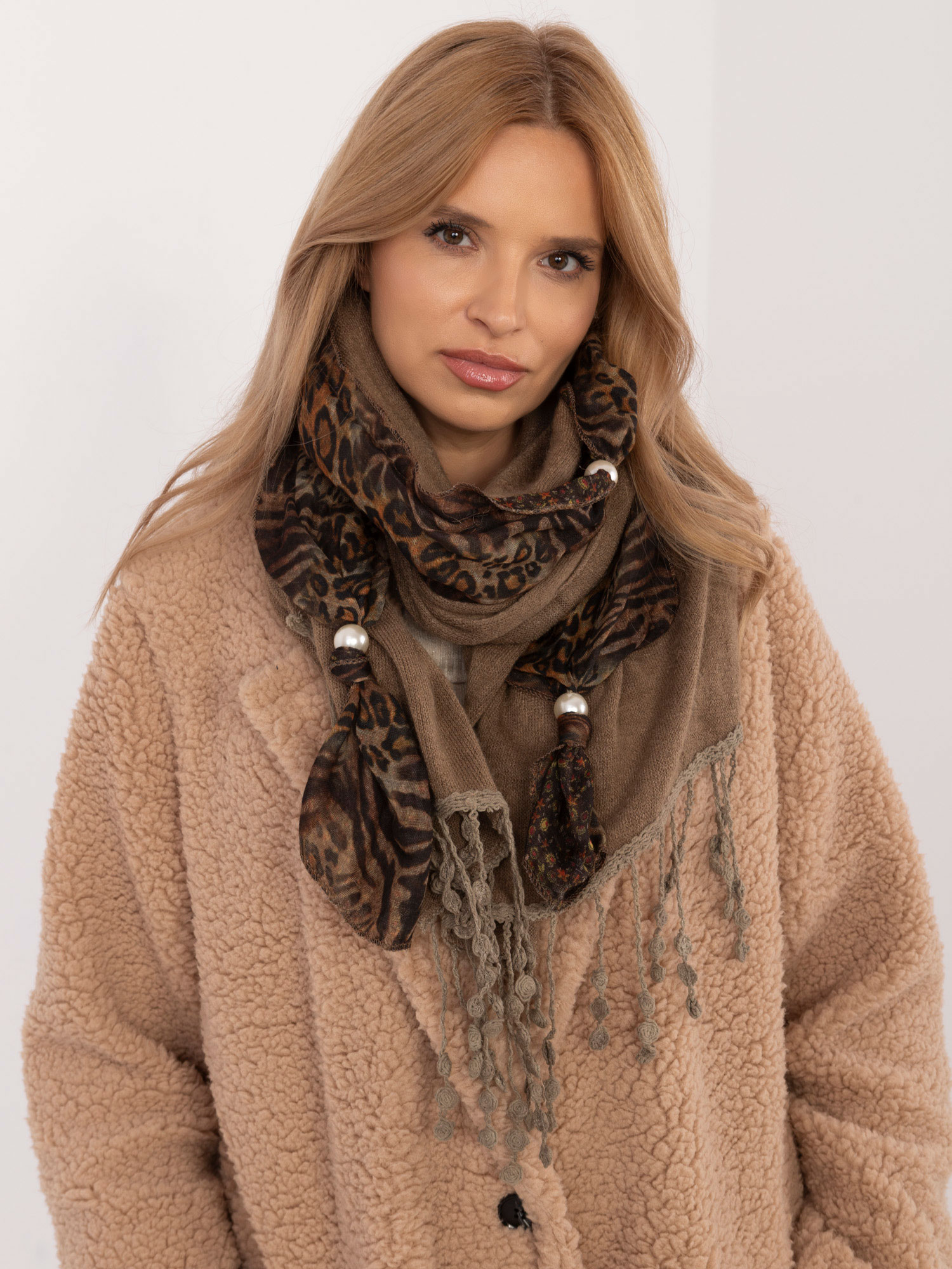 Тъмно Бежов Шал SHOP SMILE - Луксозна Мекота - Image 3