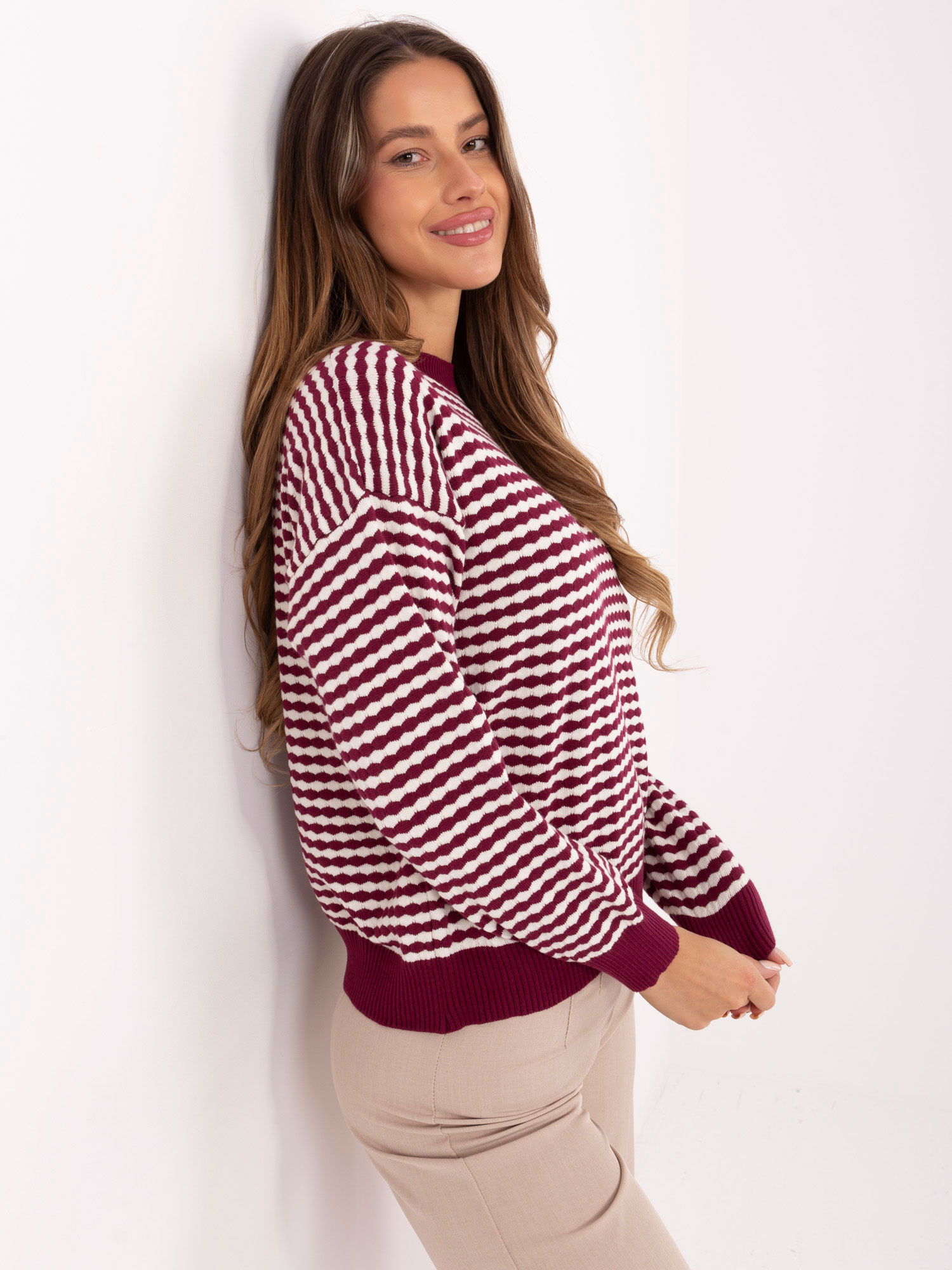 Бордо пуловер SHOP SMILE - Елегантност и Комфорт - Image 4