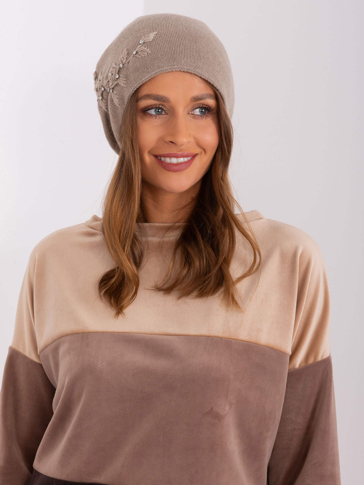 Тъмно Бежова Дамска Плетена Шапка - Wool Fashion Italia - Image 2