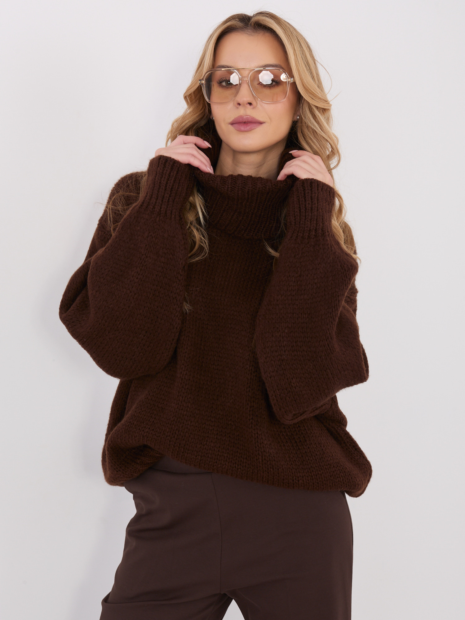 Топъл кафяв пуловер SHOP SMILE - Модерна елегантност - Image 2