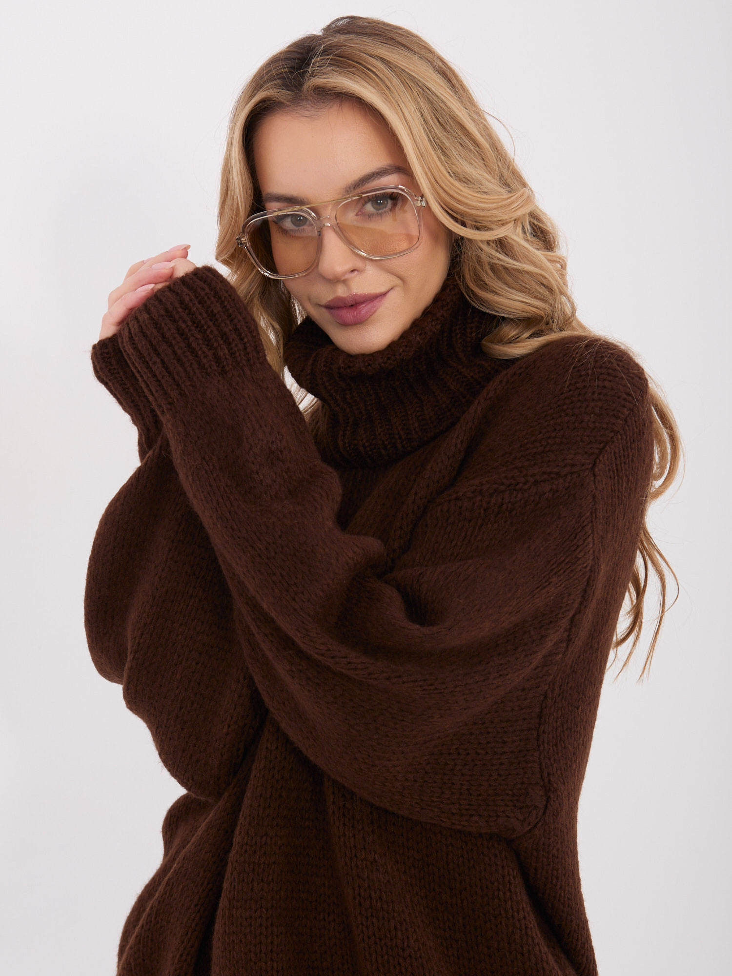 Топъл кафяв пуловер SHOP SMILE - Модерна елегантност