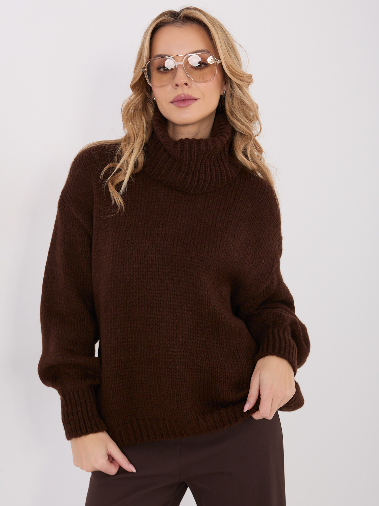 Топъл кафяв пуловер SHOP SMILE - Модерна елегантност - Image 3