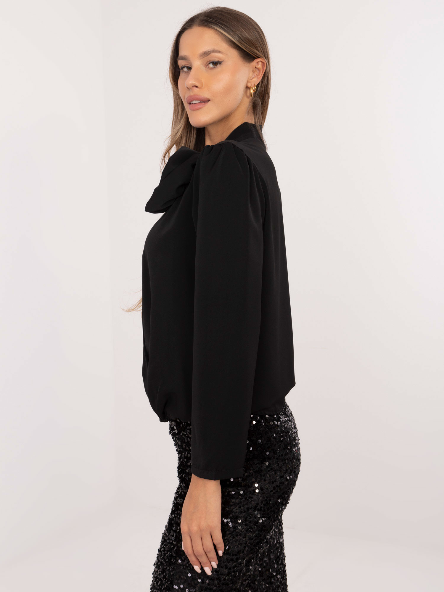 Черна Блуза ITALY MODA - Елегантна и Удобна - Image 3