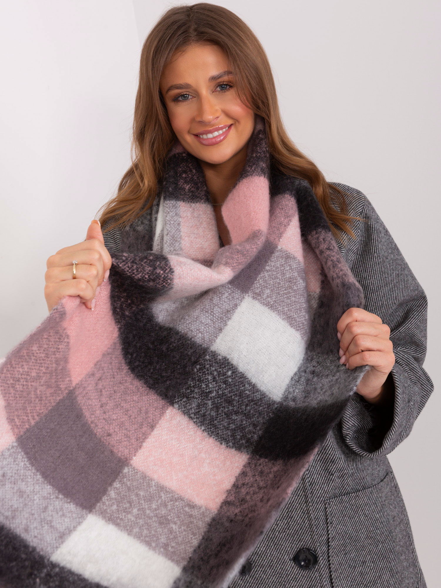 Розов Шал Wool Fashion Italia - Елегантност - Image 4