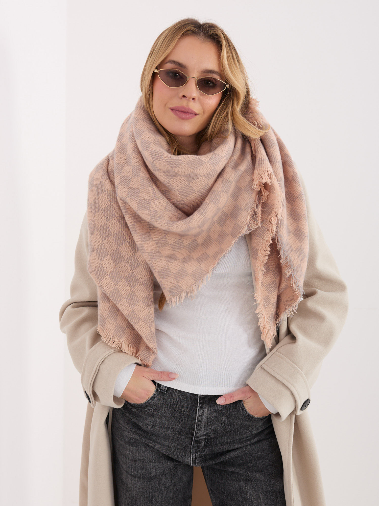 Прасковен Шал SHOP SMILE - Елегантност и Топлина - Image 4