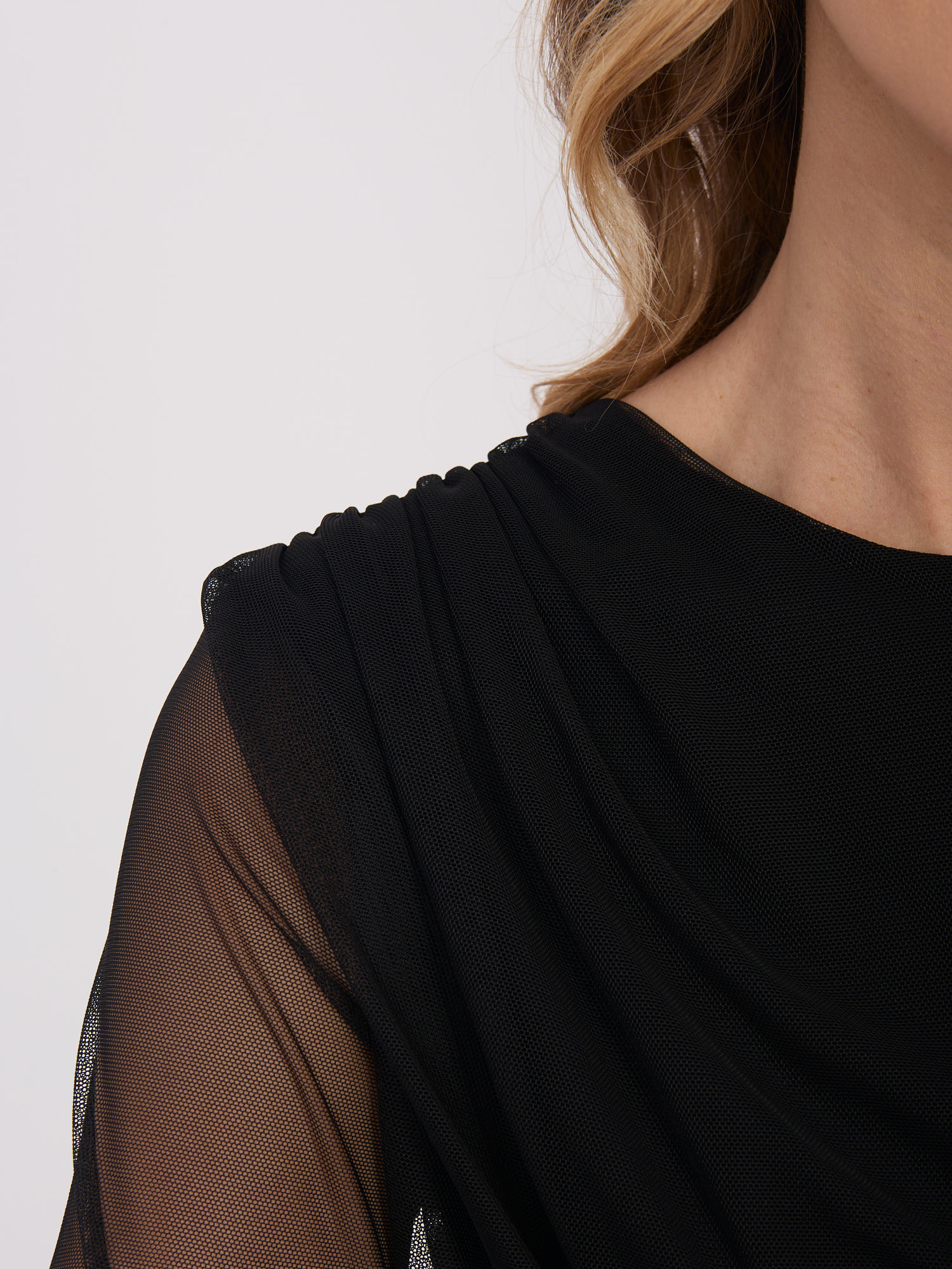 Черна Блуза ITALY MODA - Елегантна и Удобна - Image 3