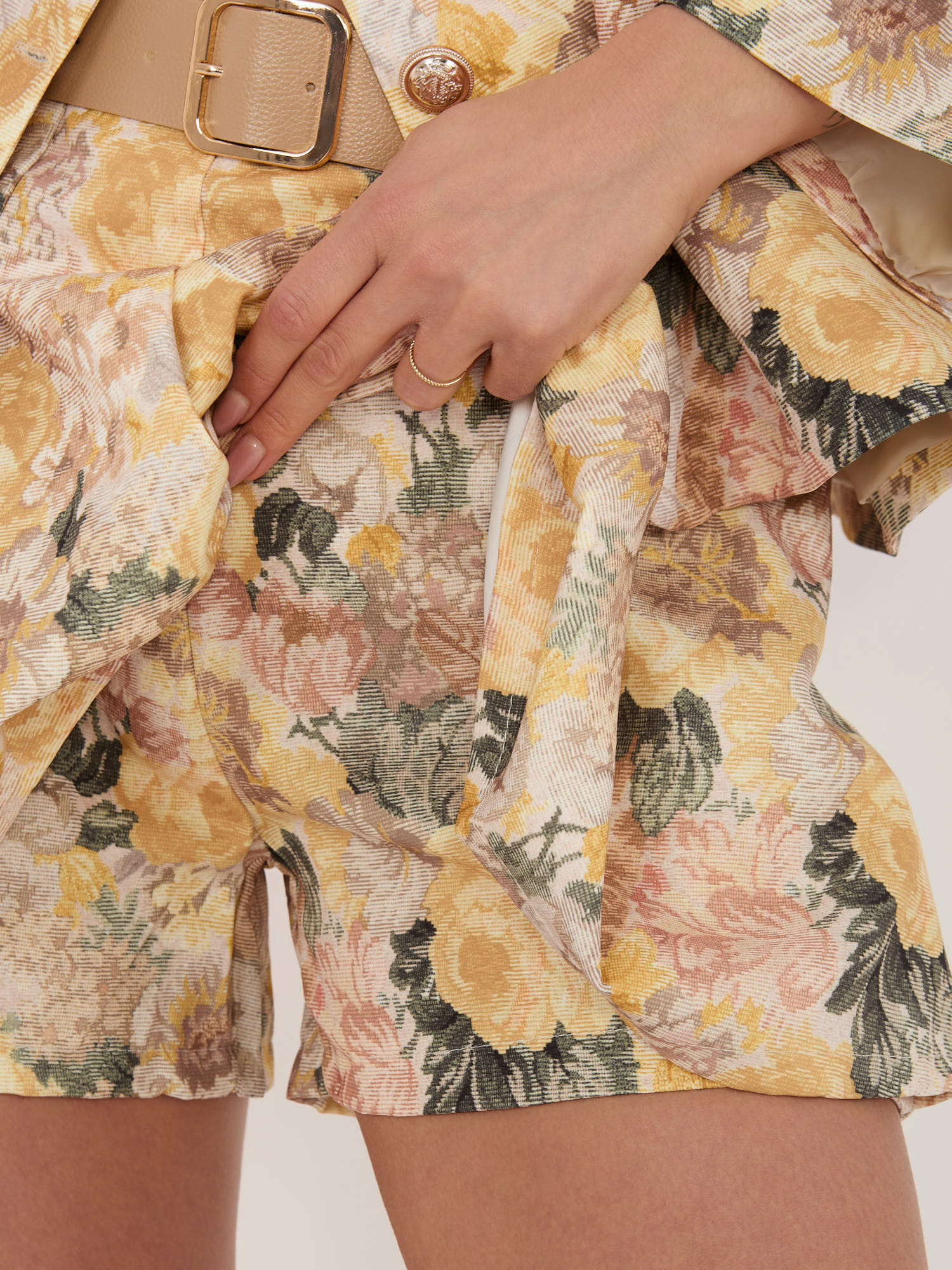 Жълти Италиански Шорти ITALY MODA - Image 2